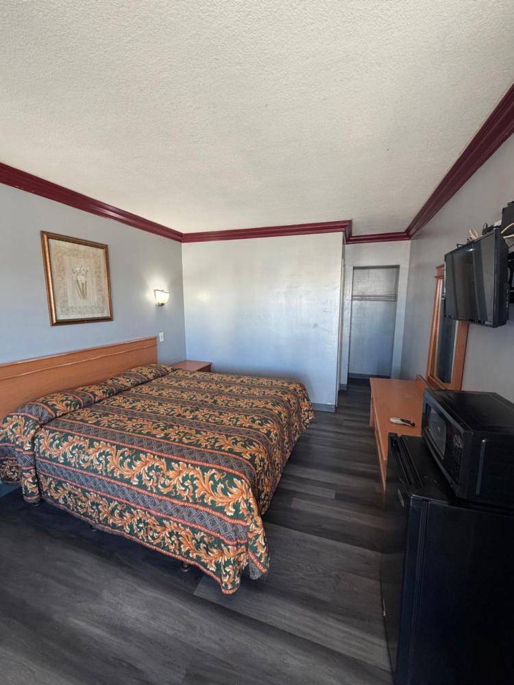 Standard Queen Room interior